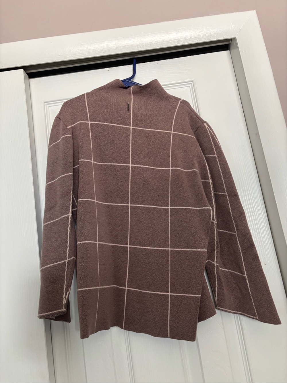 Grid-Pattern Mauve Knit Pullover - Picture 2 of 2